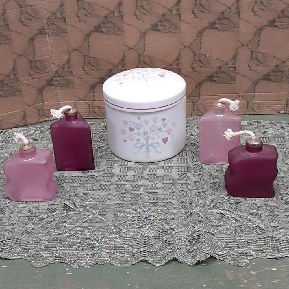 ‎Boutique style cannister and set of 4 oil candles